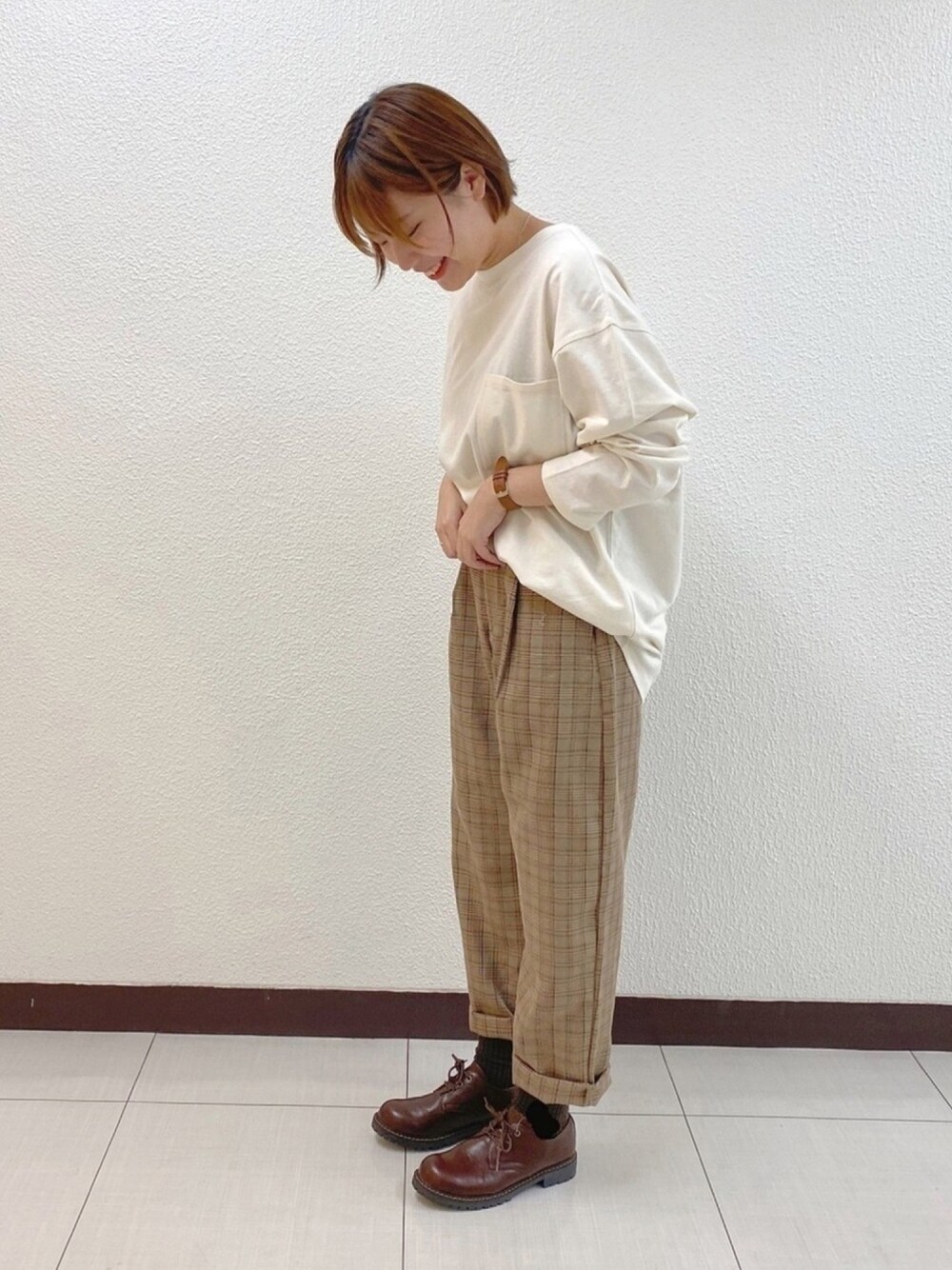 「メンズライク、メンズライクコーデ、アキコーデ、シンプルスタイル、パンツスタイル」｜「ehka sopoのグレンチェックパンツ（その他パンツ、ブラウン系）」を使った、ともさん（レディース・159cm）の秋コーディネートの1枚目の写真