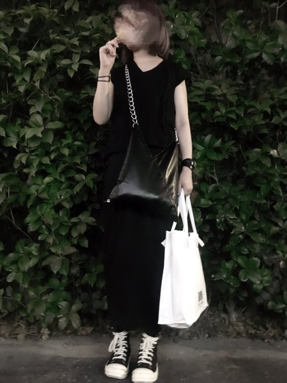 「RICK OWENS、Rick Owens dark shadow、drkshdw、MM6、Maison Martin Margiela、Chrome Hearts、ALL BLACK」｜「Rick OwensのRick Owens - ノースリーブトップス - women - シルク - 40（Tシャツ/カットソー、ブラック系）」を使った、Ｒ Ｅ Ｎさん（レディース・155cm）の夏コーディネートの1枚目の写真