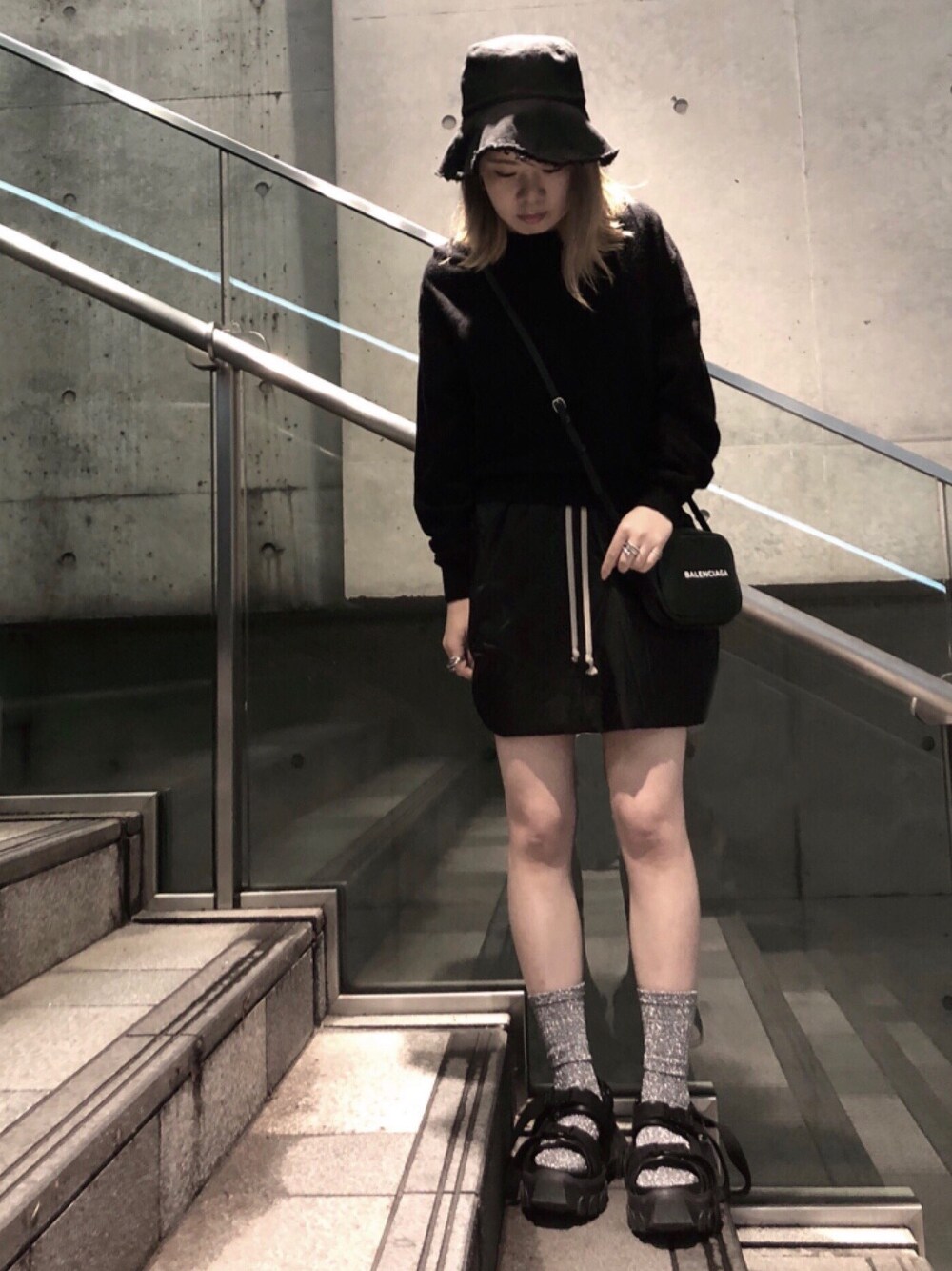 「RICK OWENS、RICK OWENS DRKSHDW、drkshdw、BALENCIAGA、Chrome Hearts、iosselliani、ALL BLACK、BEAMS」｜「Rick Owensのアイテム（スカート、ブラック系）」を使った、Ｒ Ｅ Ｎさん（レディース・155cm）の秋コーディネートの1枚目の写真
