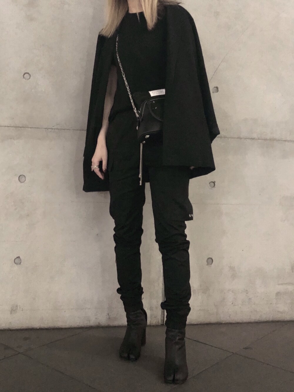 「RICK OWENS、Maison Margiela、Chrome Hearts、curensology」｜「Maison MargielaのMaison Margiela Shoulder Bag（ショルダーバッグ、ブラック系）」を使った、Ｒ Ｅ Ｎさん（レディース・156cm）の秋コーディネートの1枚目の写真