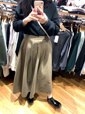 「earth music&ecology（アースミュージックアンドエコロジー）のタックギャザースカート（スカート、ブラウン系）」を使った、ikさん（レディース・165cm）の秋コーディネート