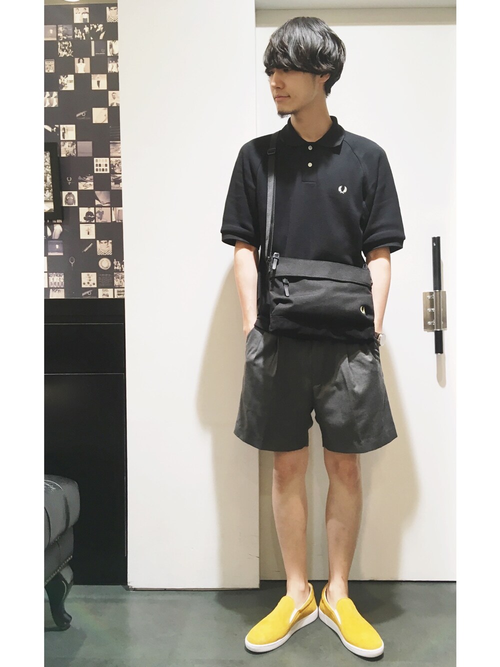 「ビッグシルエット、グレー、夏、イエロー、黒、スリッポン、ポロシャツ、シンプルコーデ、FRED PERRY、フレッドペリー」｜「FRED PERRYのPique Shirt（ポロシャツ、ブラック系）」を使った、Kentoさん（メンズ・176cm）の夏コーディネートの1枚目の写真