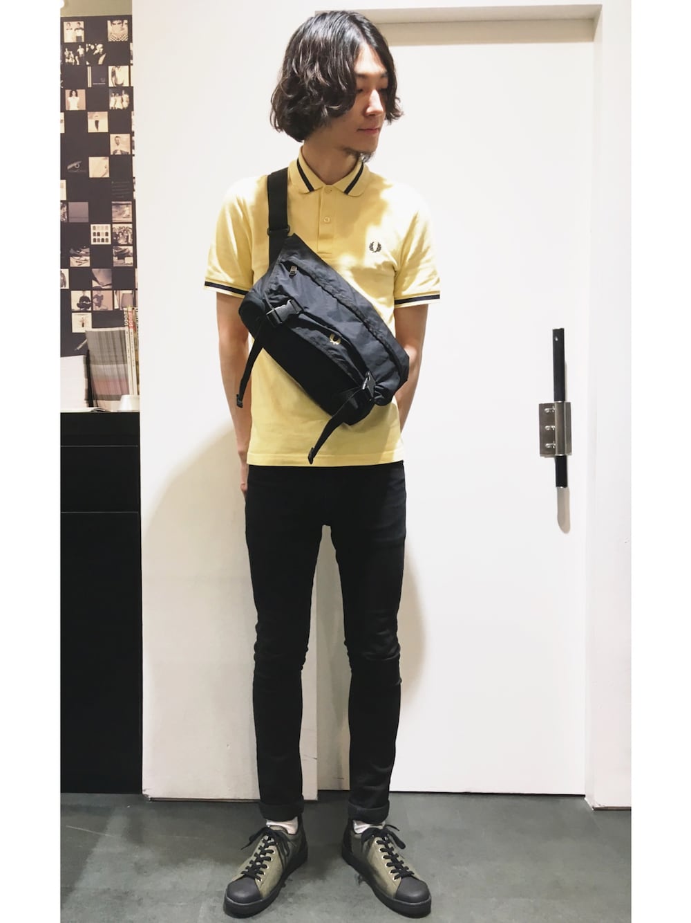 「スニーカー、シンプル、夏、イエロー、ポロシャツ、きれいめカジュアル、スキニーデニム、シンプルコーデ、FRED PERRY、フレッドペリー」｜「FRED PERRYのReissues Single Tipped Fred Perry Shirt（ポロシャツ、イエロー系）」を使った、Kentoさん（メンズ・176cm）の春コーディネートの1枚目の写真