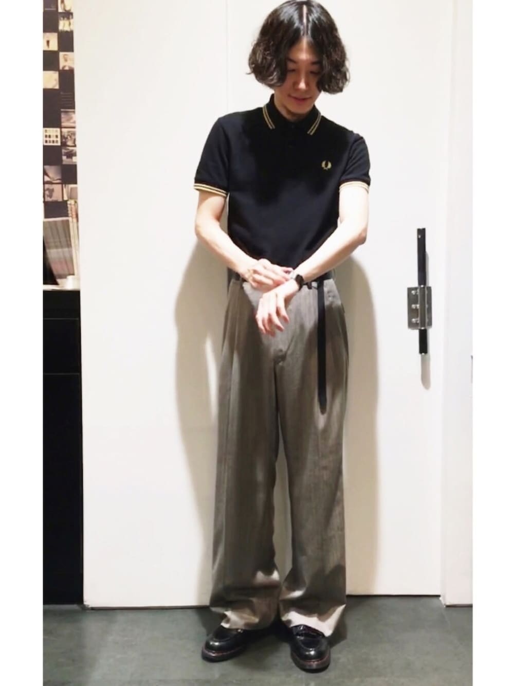「夏、黒、ハイウエスト、ワイドパンツ、ポロシャツ、きれいめカジュアル、シンプルコーデ、FRED PERRY、フレッドペリー、fredperry」｜「FRED PERRYのThe Original Fred Perry Shirt - M12 (Made in England)（ポロシャツ、ブラック系）」を使った、Kentoさん（メンズ・176cm）の春コーディネートの1枚目の写真