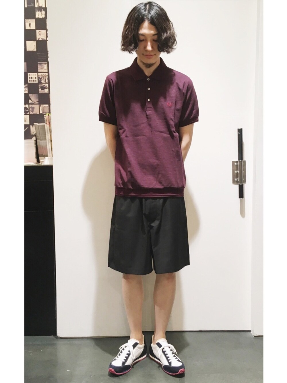 「スニーカー、ショートパンツ、スポーツミックス、ワイドパンツ、ポロシャツ、シンプルコーデ、FRED PERRY、夏コーデ、フレッドペリー、fredperry」｜「FRED PERRYの◆FRED PERRY / フレッドペリー 別注 リネンSOLOニットライクポロ（ポロシャツ、レッド系）」を使った、Kentoさん（メンズ・176cm）の春コーディネートの1枚目の写真