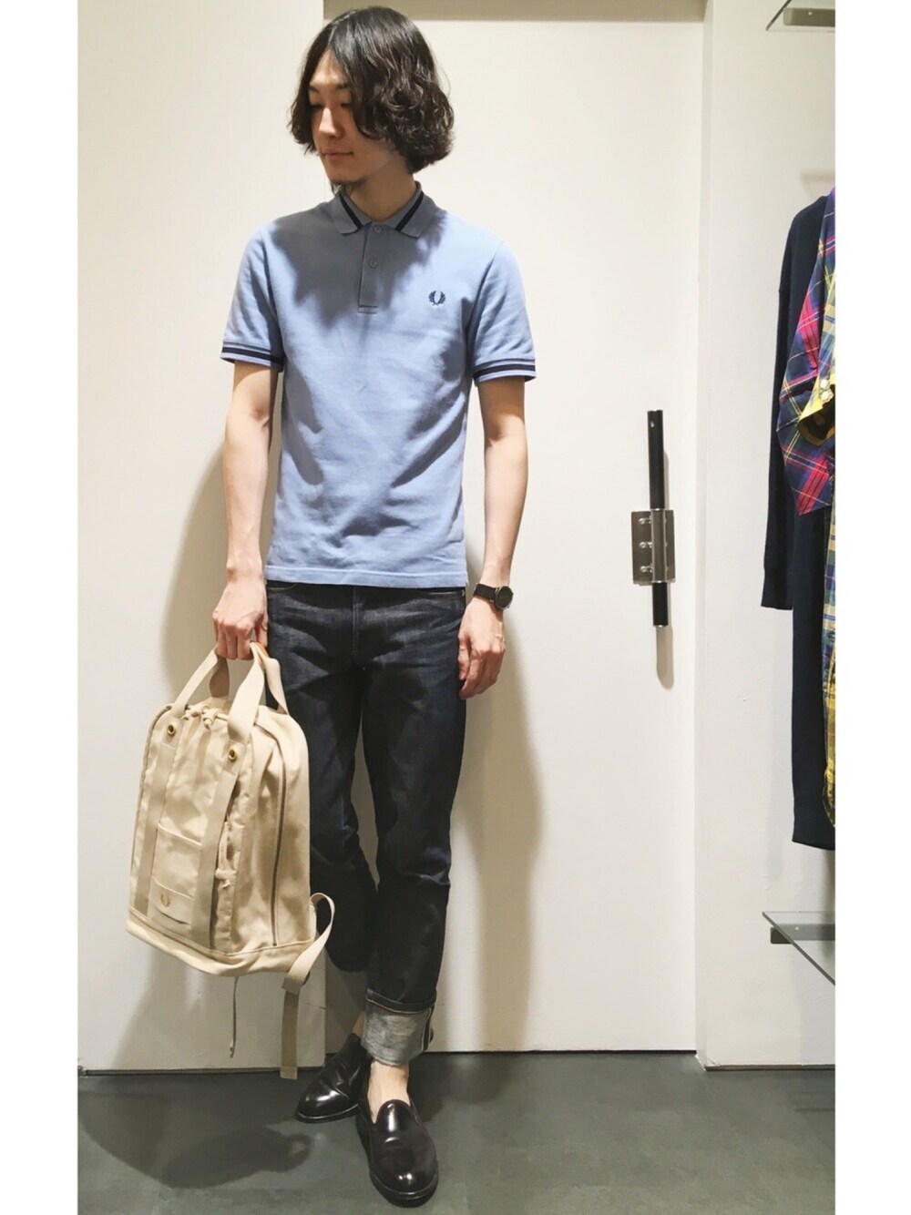 「デニム、シンプル、ローファー、ポロシャツ、きれいめカジュアル、FRED PERRY、夏コーデ、フレッドペリー、カジュアルコーデ、fredperry」｜「FRED PERRYのReissues Single Tipped Fred Perry Shirt（ポロシャツ、ブルー系）」を使った、Kentoさん（メンズ・176cm）の春コーディネートの1枚目の写真