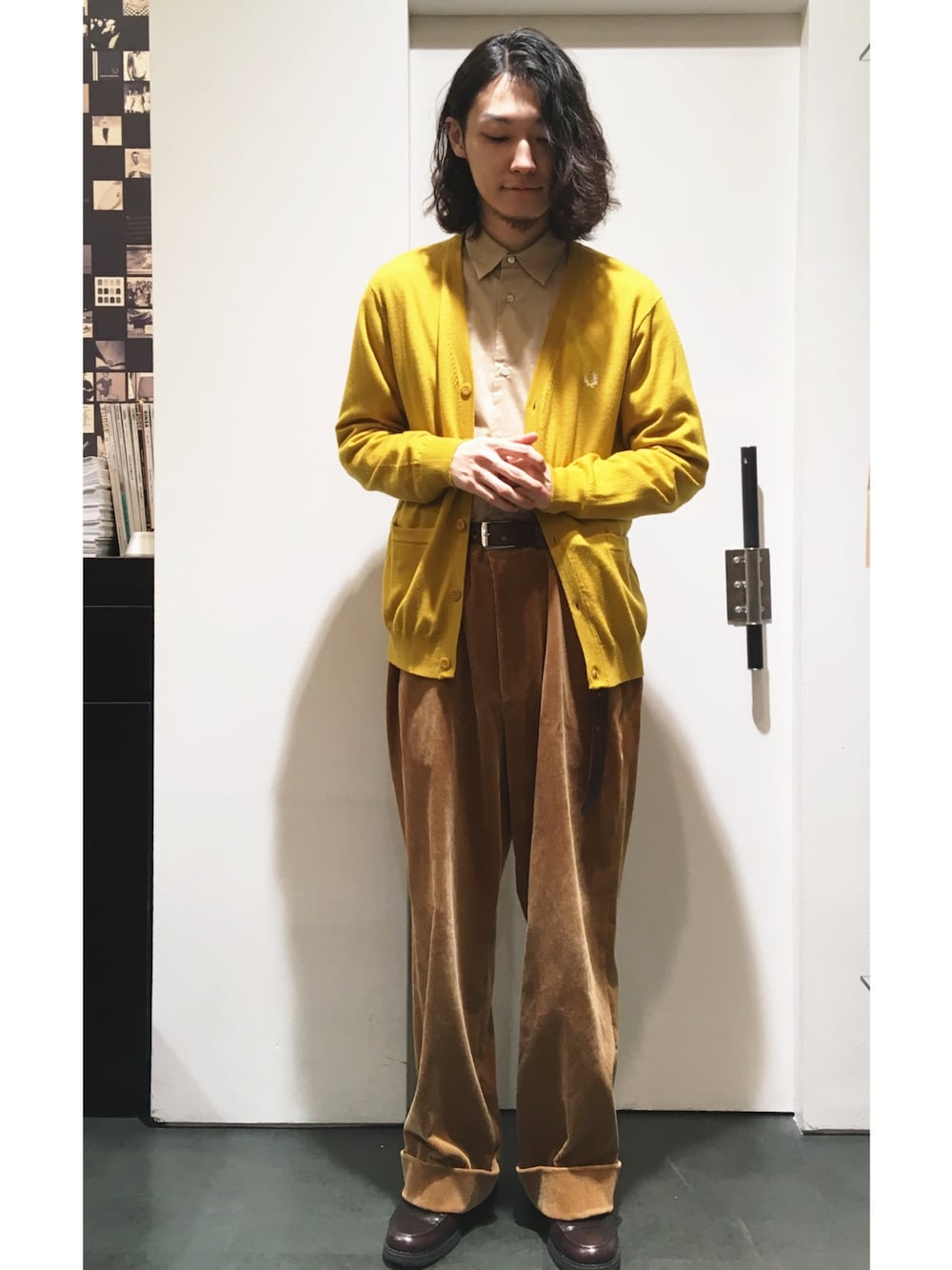「カーディガン、シャツ、ローファー、秋のコーデ、ワイドパンツ、きれいめカジュアル、FRED PERRY、フレッドペリー、今日のコーデ、fredperry」｜「FRED PERRYのV-Neck Cardigan（ニット/セーター、イエロー系）」を使った、Kentoさん（メンズ・176cm）の秋コーディネートの1枚目の写真