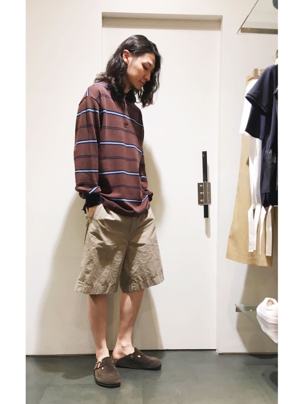 「FRED PERRY、fredperry、フレッドペリー、オーバーサイズ、ワントーンコーデ、カジュアルコーデ、ハーフパンツ、ショーツ、シンプル、サンダル」｜「FRED PERRYのアイテム（ポロシャツ、ブラウン系）」を使った、Kentoさん（メンズ・175cm）の夏コーディネートの1枚目の写真