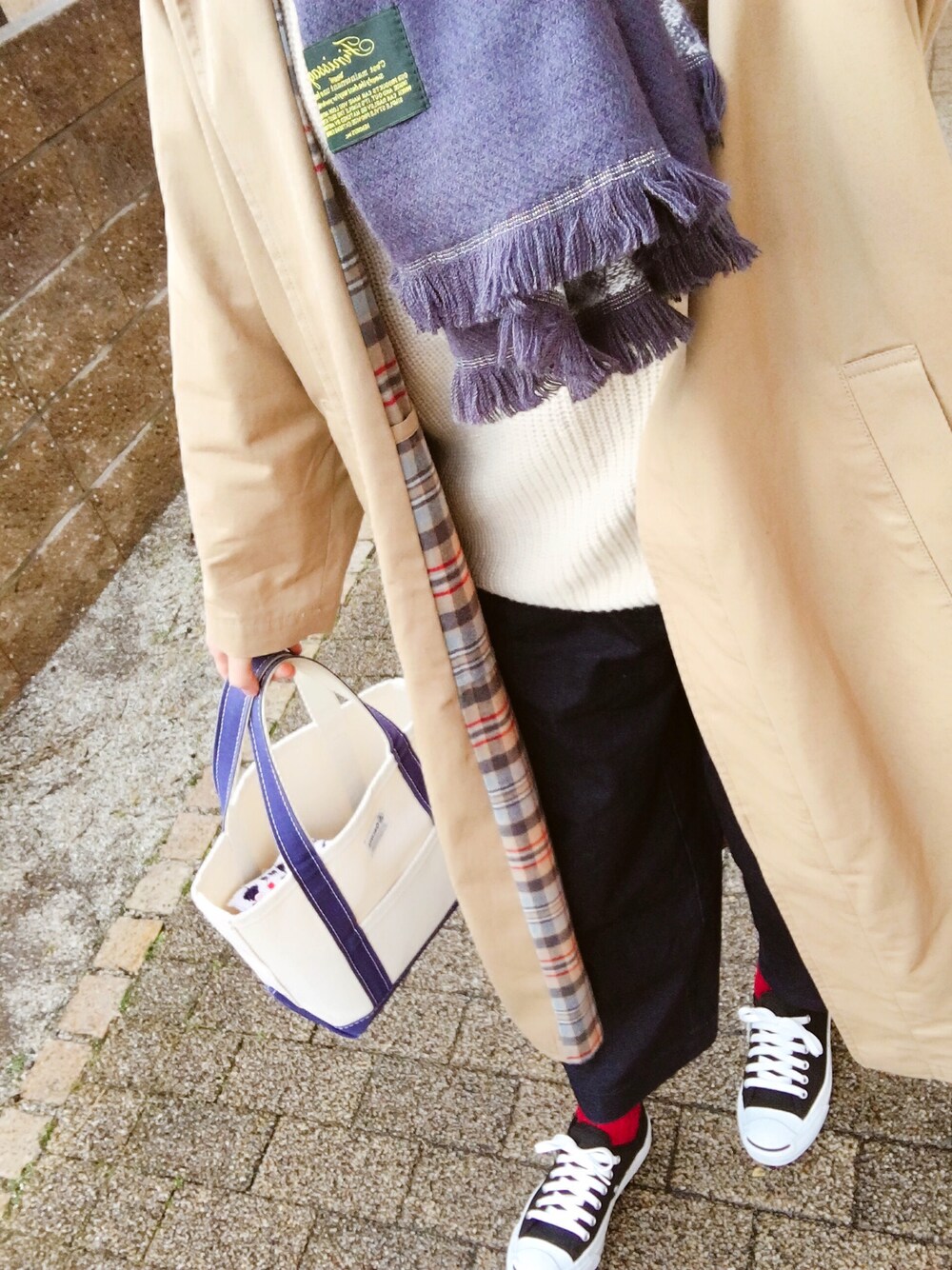 「プチプラコーデ、シンプルコーデ、トレンチコート」｜「ORCIVALのORCIVAL　TOTE BAG S（トートバッグ、ホワイト系）」を使った、ki.さん（レディース・160cm）の冬コーディネートの1枚目の写真