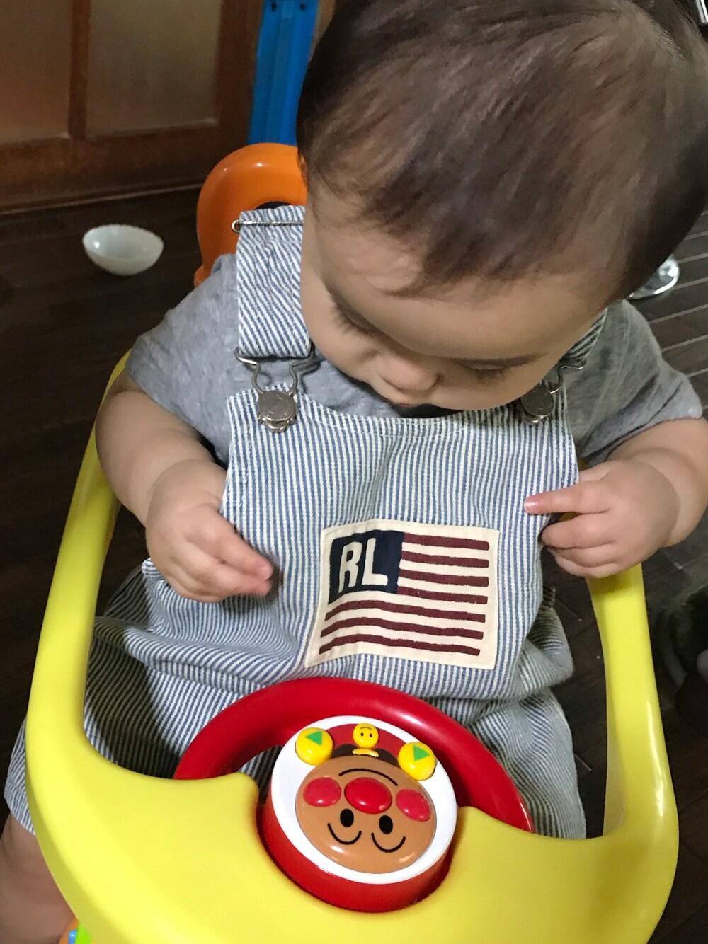 「シンプルコーデ、ポロラルフローレン、あかちゃんコーデ、ベイビー」｜「POLO RALPH LAURENのアイテム（サロペット/オーバーオール、ブルー系）」を使った、神田さん（キッズ・74cm）の夏コーディネートの1枚目の写真