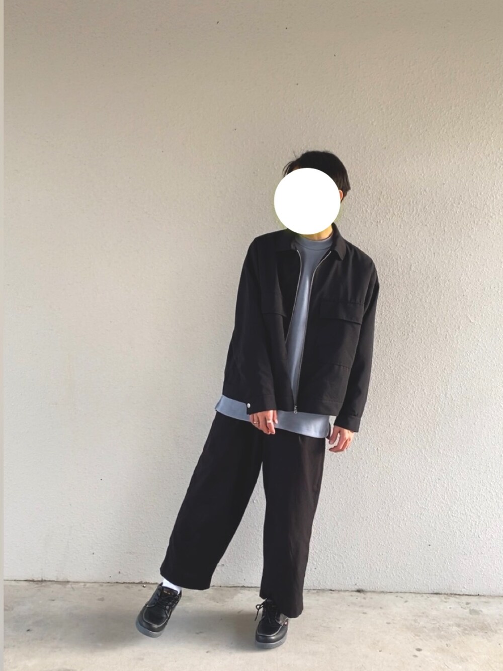 「春、オーバーサイズ、いいね、save、フォローお願いします🤑、ペールトーン、大学生、お洒落さんとつながりたい」｜「SENSE OF PLACE by URBAN RESEARCHのカラーリブプルオーバー（スウェット、ブルー系）」を使った、Ayamaru(あやまる)さん（メンズ・169cm）の冬コーディネートの1枚目の写真