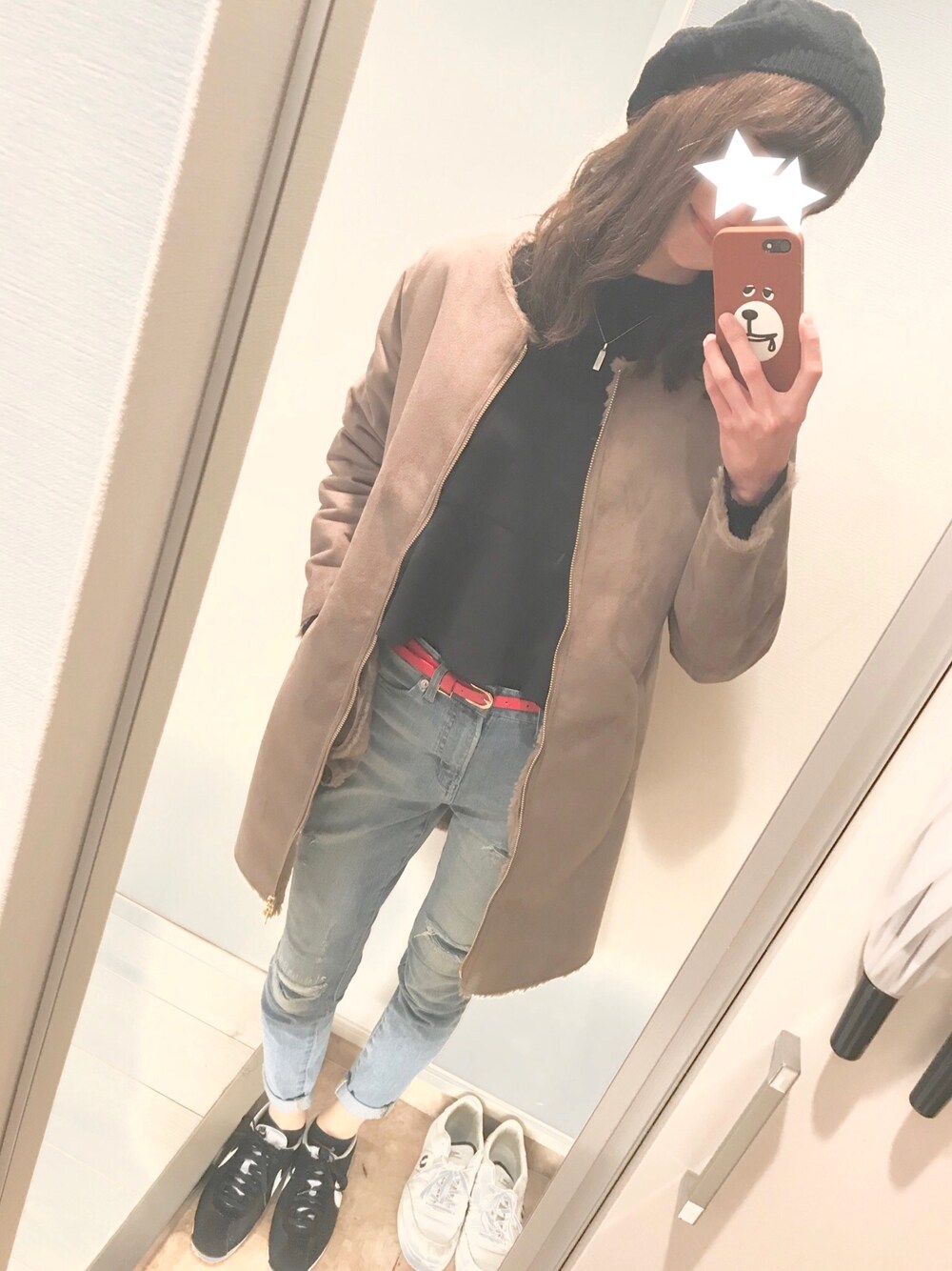 「オトナカジュアル、シンプル、冬コーデ、デニムパンツ、ノーカラーコート、ootd」｜「URBAN RESEARCHのSonny Label ノーカラーフェイクムートンコート	（ムートンコート、グレー系）」を使った、moca　さん（レディース・165cm）の秋コーディネートの1枚目の写真