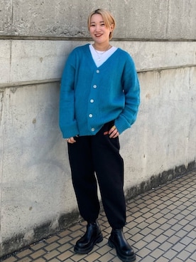 「モヘアカーディガン」｜「アイテム（スウェットパンツ）」を使った、リホさん（レディース・160cm）の冬コーディネート