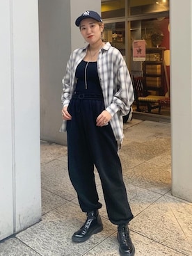 「ビッグシャツ」｜「アイテム（スウェットパンツ）」を使った、リホさん（レディース・162cm）の春コーディネート