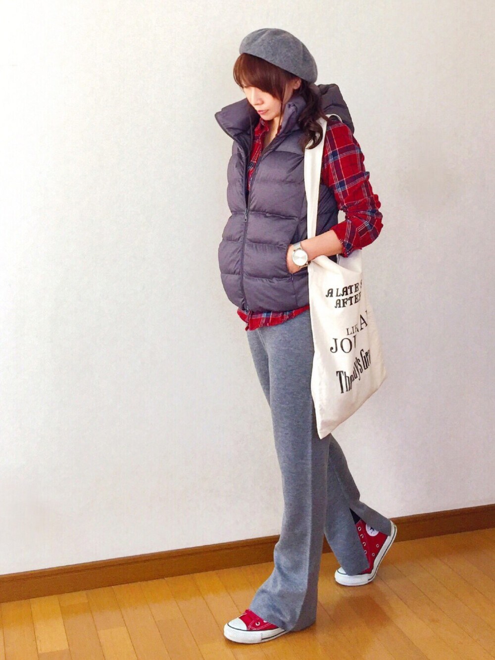 「大人カジュアル、オトナカジュアル、コンバース、ベレー帽、パンツスタイル、UNIQLO、ユニクロ、ダウンベスト、チェックシャツ、converse」｜「niko and...のオリジナル カラーベレー【niko and ...】（ハンチング/ベレー帽、グレー系）」を使った、𝑠𝑢𝑧𝑢さん（レディース・158cm）の秋コーディネートの1枚目の写真