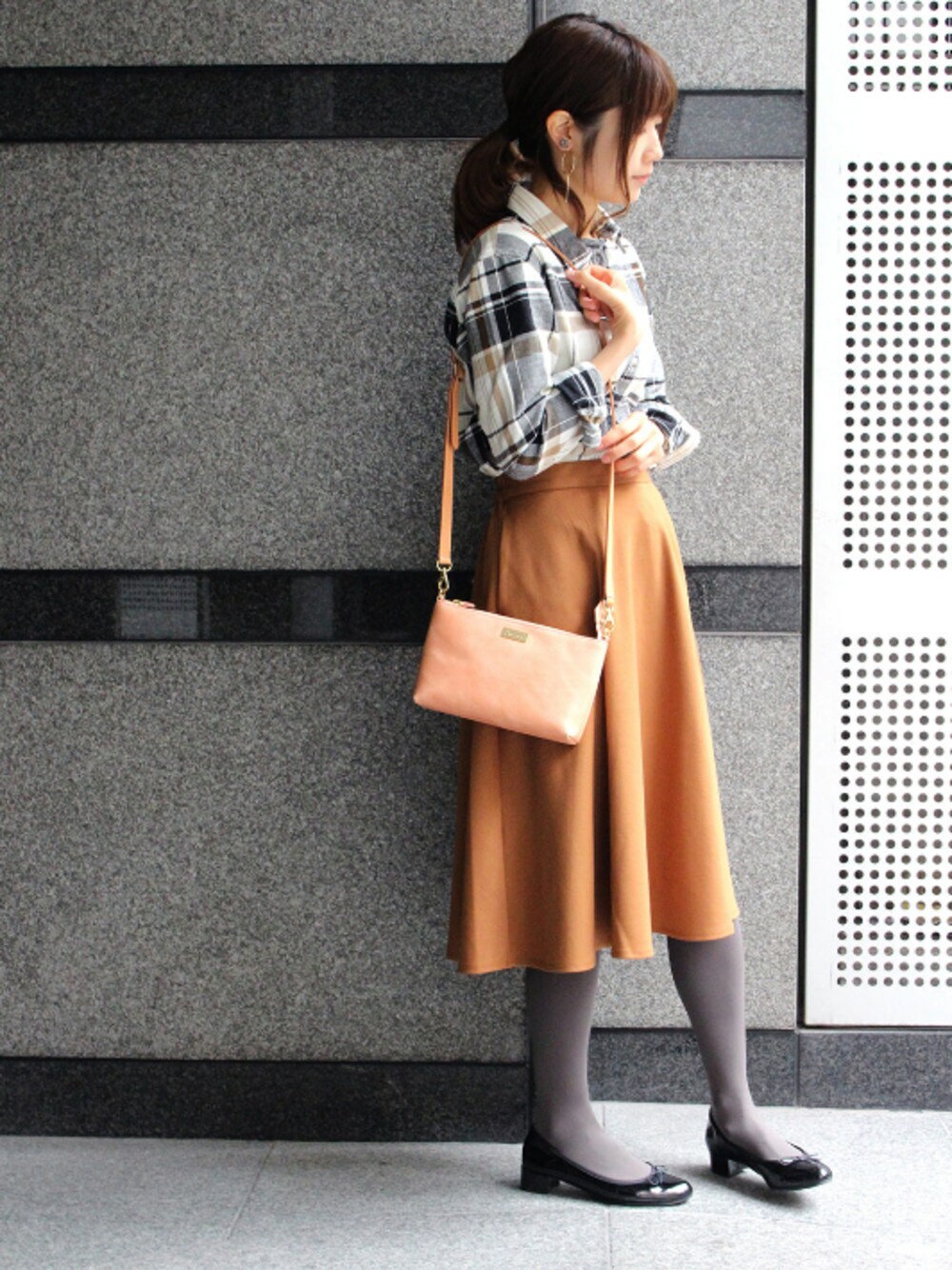 「チェック柄、チェック柄シャツ、ユニクロ、GU」｜「UNIQLOのフランネルチェックシャツ（長袖）（シャツ/ブラウス、ホワイト系）」を使った、ikuさん（レディース・160cm）の冬コーディネートの1枚目の写真