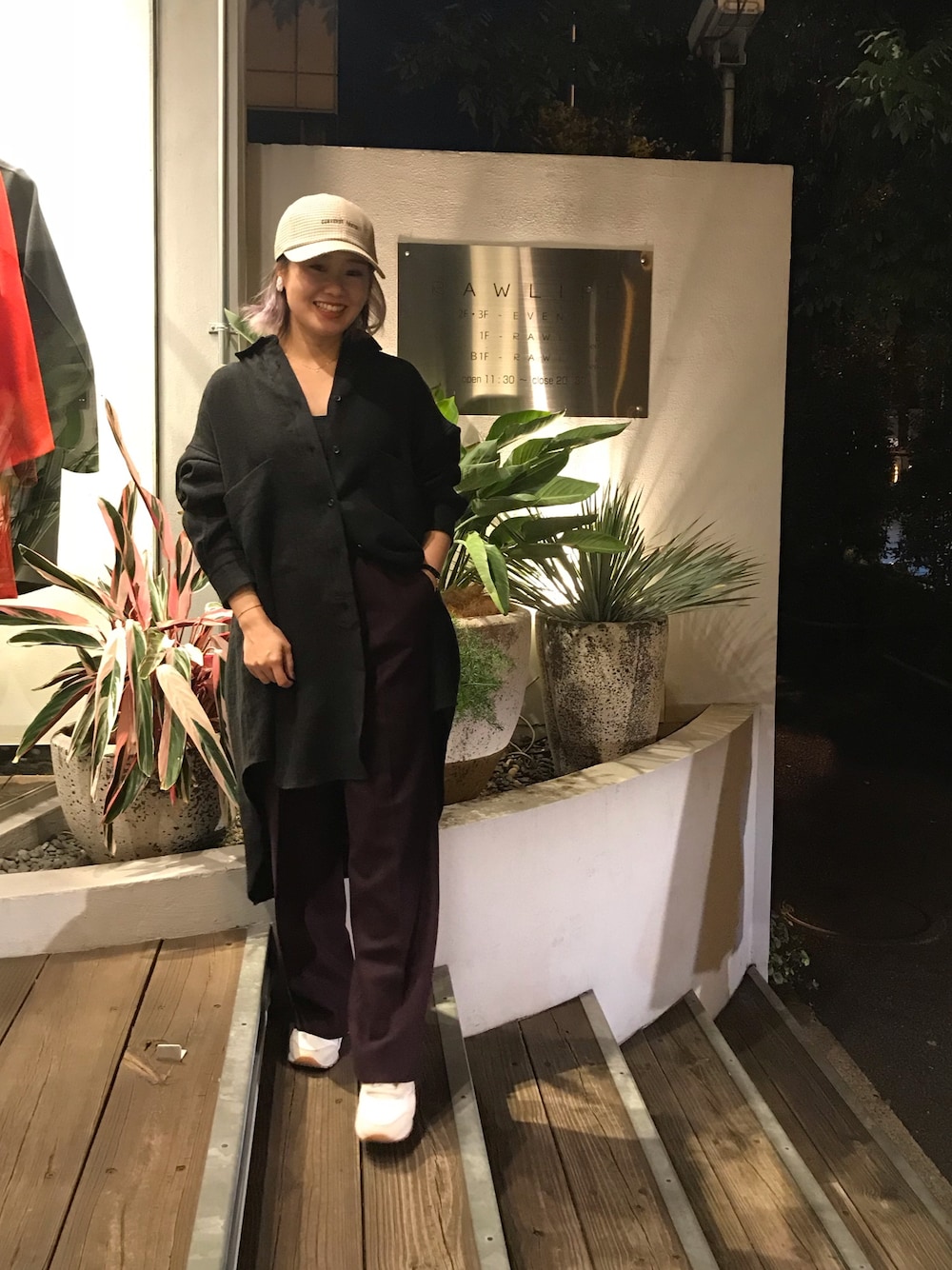 「秋コーデ、シンプルコーデ、ゆるコーデ、コンバース、チェック、キャップ、低身長、ブラック、ワイドパンツ、RAWLIFE」｜「CONVERSE TOKYOのCONVERSE TOKYO/コンバース トウキョウ/hound's-tooth check baseball cap/千鳥格子ベースボールキャップ（キャップ、ベージュ系）」を使った、chieさん（レディース・147cm）の秋コーディネートの1枚目の写真