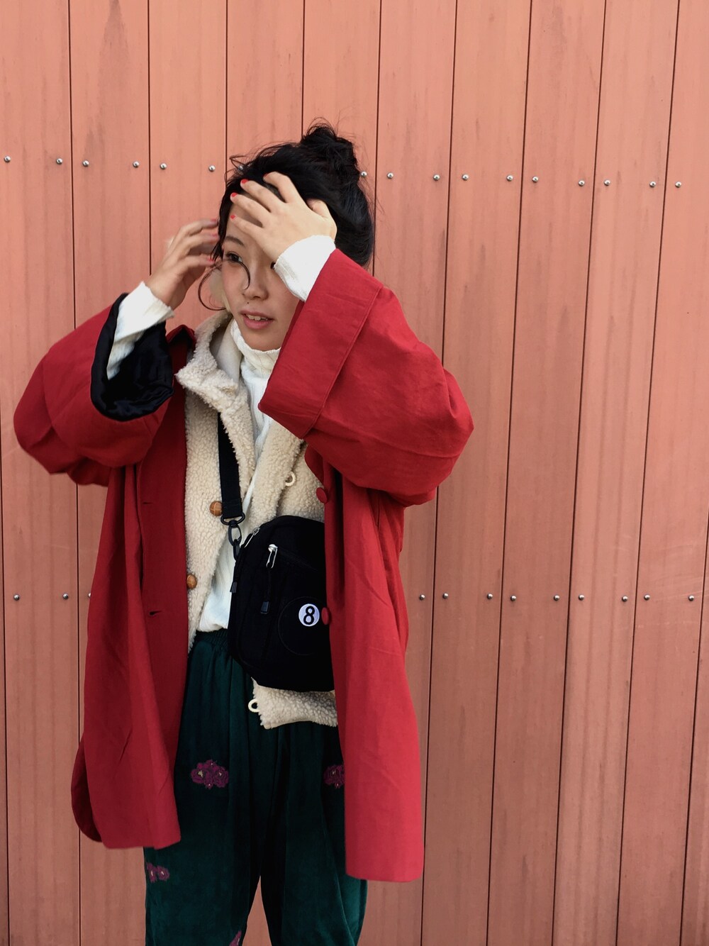 「2018、赤コート、カジュアルコーデ、ヘアアレンジ」｜「チチカカのアイテム（チノパンツ、グリーン系）」を使った、ちぃさん（レディース・153cm）の冬コーディネートの1枚目の写真