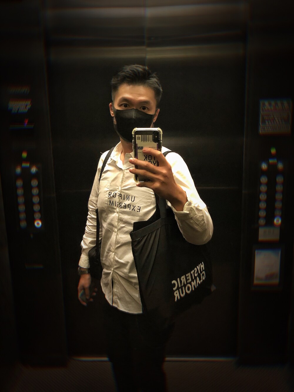 「Hysteric Glamour、uniform experiment、HYSTERICS、hystericglamour、UE、uniformexperiment」｜「uniform experimentのSTENCIL LOGO REGULAR COLLAR SHIRT（シャツ/ブラウス、ホワイト系）」を使った、LWさん（メンズ・175cm）の秋コーディネートの1枚目の写真