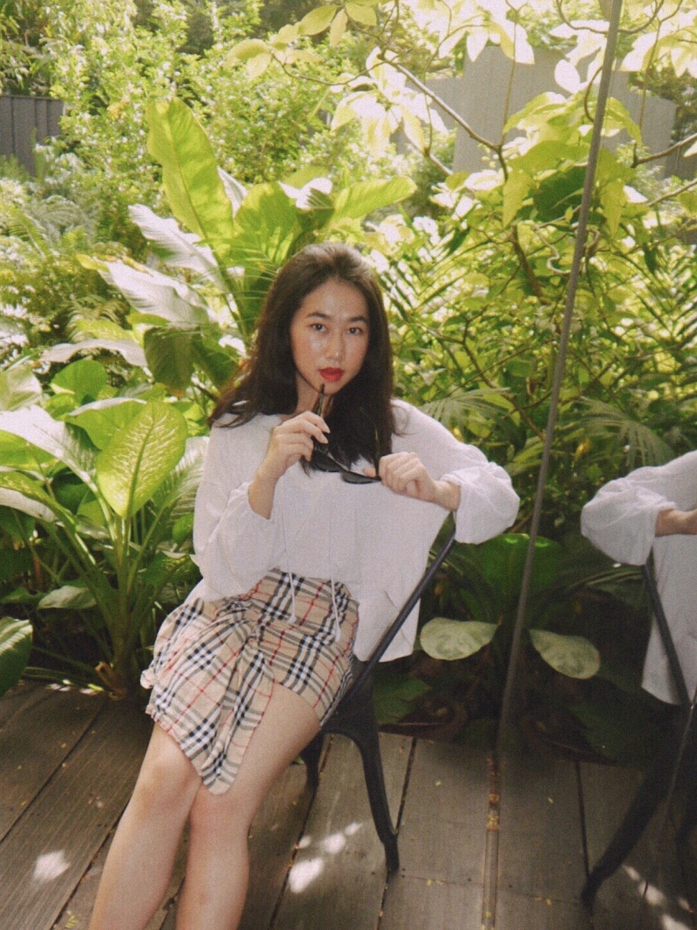 「ootd、summer、aesthetic、vintage、90’s、casual、oversize、Bangkok、Thailand、cafe」｜「cintageのアイテム（アンダーウェア、ホワイト系）」を使った、Palita Sinphaiさん（レディース・156cm）の夏コーディネートの1枚目の写真