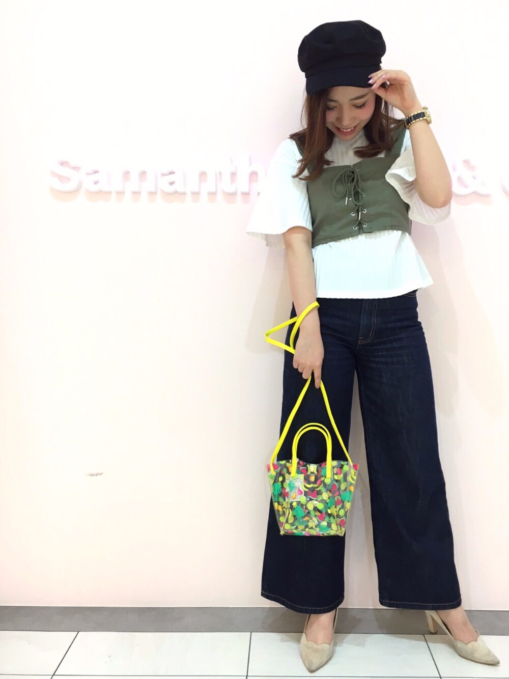 「STG、サマンサタバサ、サマンサベガ、カラーズバイジェニファースカイ、カジュアルコーデ、denim、デニム、ワイドパンツ」｜「COLORS by Jennifer Skyのトロピカルフルーツビニールシリーズ　コローレ（ショルダーバッグ、イエロー系）」を使った、masumiさん（レディース・154cm）の春コーディネートの1枚目の写真