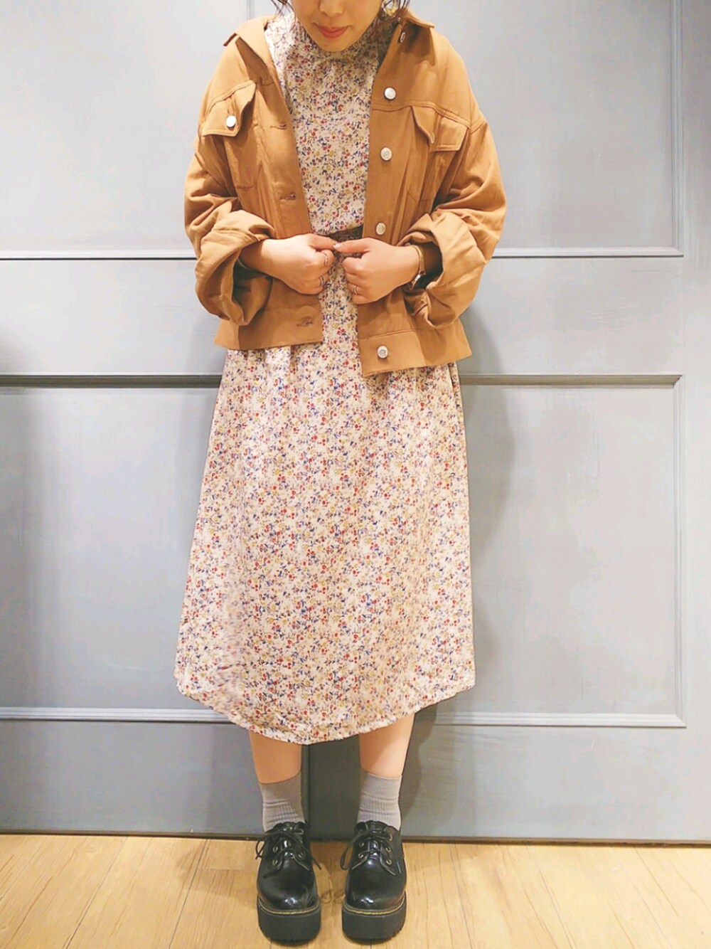 「OLIVE des OLIVE、ワンピース、花柄ワンピース、Gジャン、羽織り、秋のコーデ、秋服、秋カラー、低身長、秋のブラウンスタイル」｜「OLIVE des OLIVEのBIG Gジャン（ブルゾン、ベージュ系）」を使った、ol_izmm_さん（レディース・152cm）の秋コーディネートの1枚目の写真