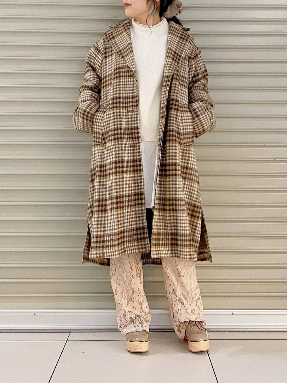 「OLIVE des OLIVE、秋冬コーデ、チェスターコート、チェック柄に恋してる、ロングコート、レイヤードスタイル、チュニック、レースパンツ、厚底シューズ、低身長」｜「OLIVE des OLIVEのハンサムチェスター（チェスターコート、その他）」を使った、ol_izmm_さん（レディース・152cm）の秋コーディネートの1枚目の写真