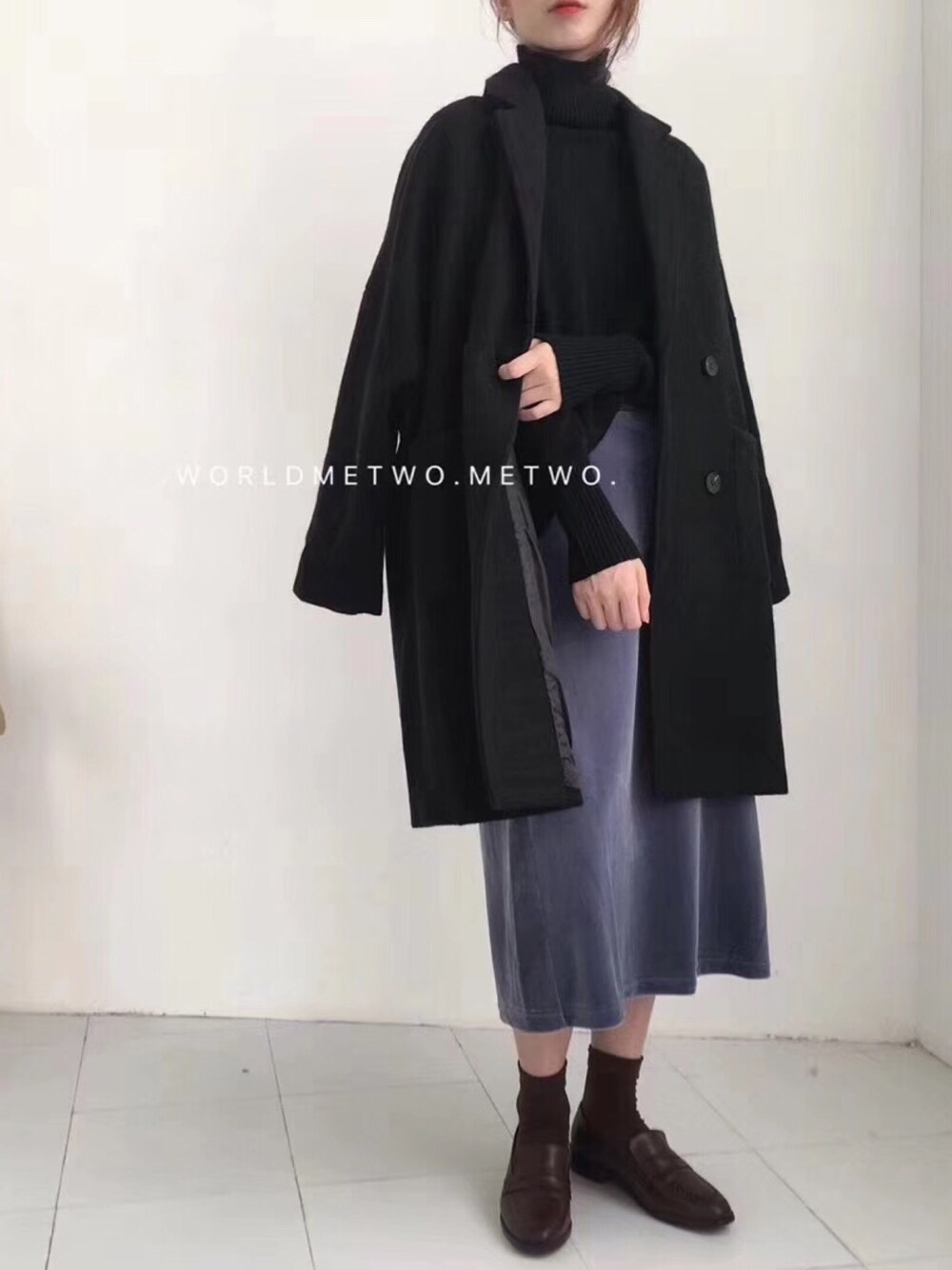 「秋冬、女装、气质」｜「wechat:zjwxlk171108のアイテム（ダッフルコート、ブラック系）」を使った、嗯张嘉文さん（レディース・165cm）の秋コーディネートの1枚目の写真