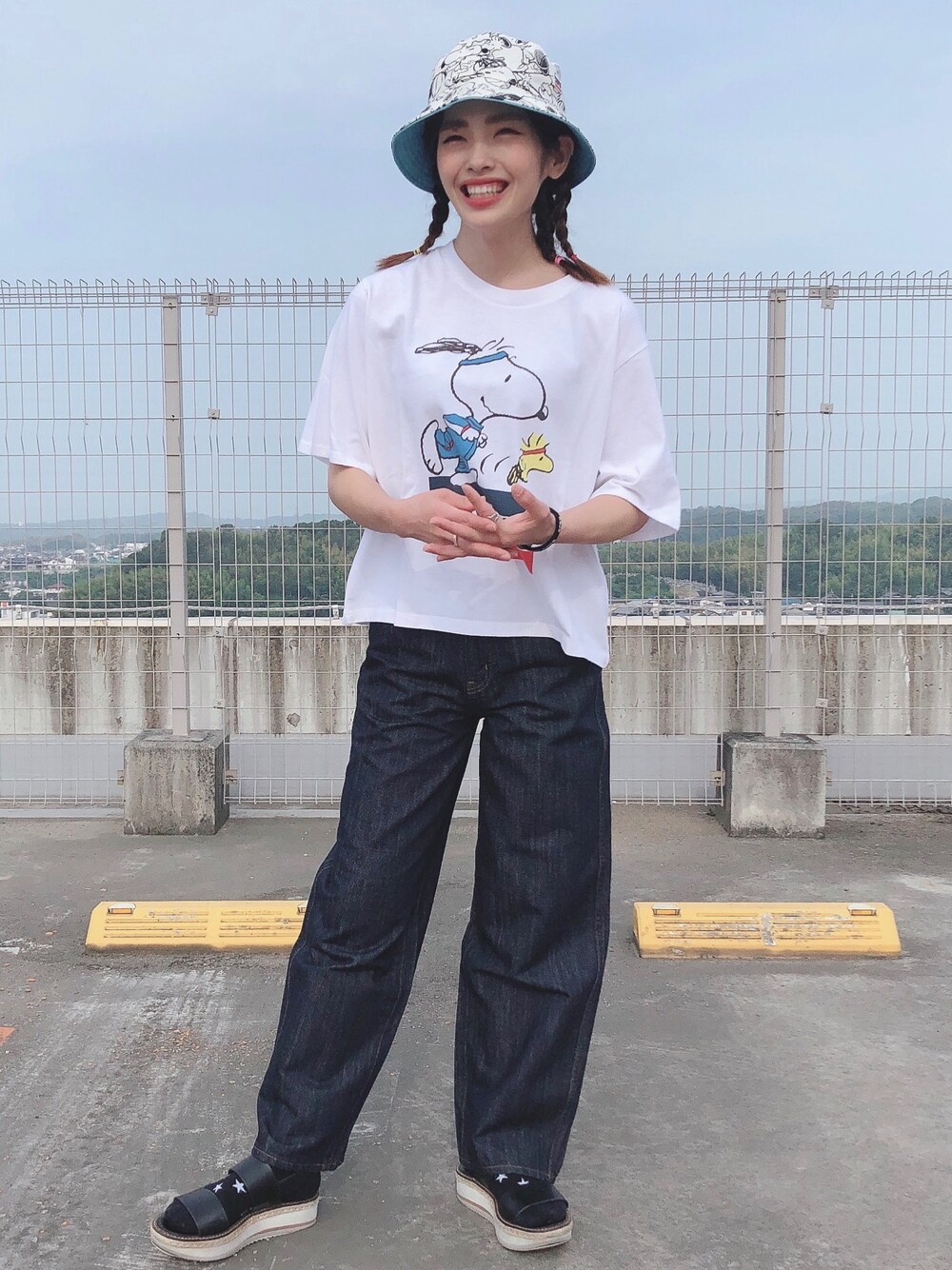 「instagramフォローお願いします、mtm_right_on、Levi's、PEANUTS、Right-on、ライトオン、ストリート、ライトオンスタッフ」｜「Levi'sの【Levi's】プリントTシャツ(スヌーピー)（Tシャツ/カットソー、ホワイト系）」を使った、マツミ(相互フォロー)さん（レディース・160cm）の夏コーディネートの1枚目の写真
