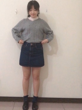 「Bershka（ベルシュカ）のアイテム（デニムスカート、ブルー系）」を使った、Minさん（レディース・162cm）の冬コーディネート