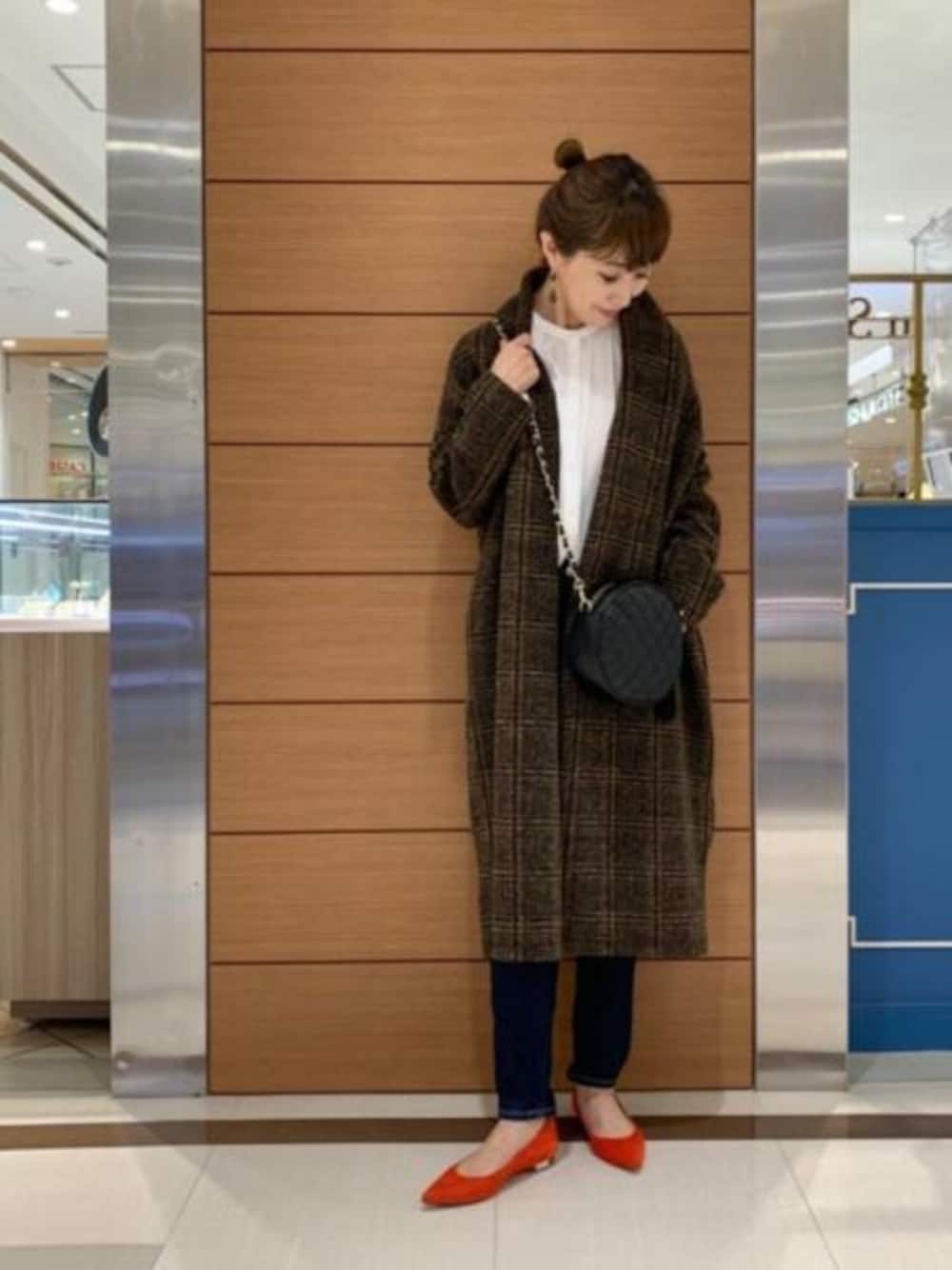 「チェック、デニム、ガウン、YANUK、アンレクレ」｜「en recreのエアリーガウン（その他アウター、ブラウン系）」を使った、アン レクレ/en recreさん（レディース・160cm）の秋コーディネートの1枚目の写真