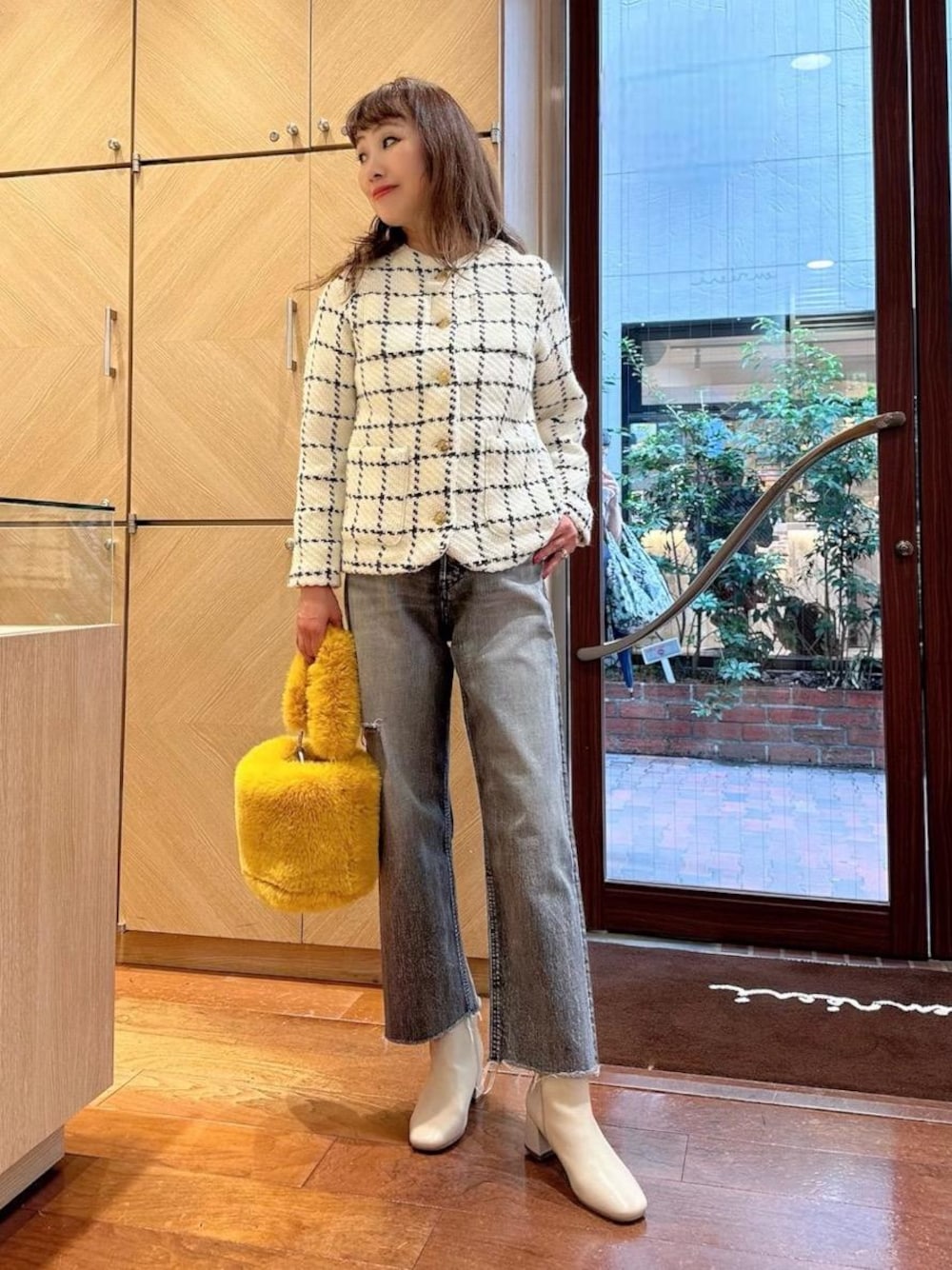 「ジャケット、ノーカラー、カジュアルコーデ、女子会コーデ、アン レクレ、でにむ、らんちこーで、お出かけコーデ 、ブーツ　、ばっぐ」｜「BEATRICEの【BEATRICE】バッグ（ハンドバッグ、イエロー系）」を使った、アン レクレ/en recreさん（レディース・160cm）の秋コーディネートの1枚目の写真
