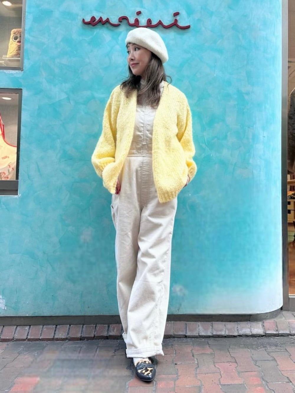「カーディガン、無地、カジュアルコーデ、女子会コーデ、アン レクレ、トラベルコーデ、らんちこーで、にっと、2023秋冬」｜「en recreの【SEADRAKE】チュール切替ラメハイネックニット（Tシャツ/カットソー、ホワイト系）」を使った、アン レクレ/en recreさん（レディース・160cm）の秋コーディネートの1枚目の写真