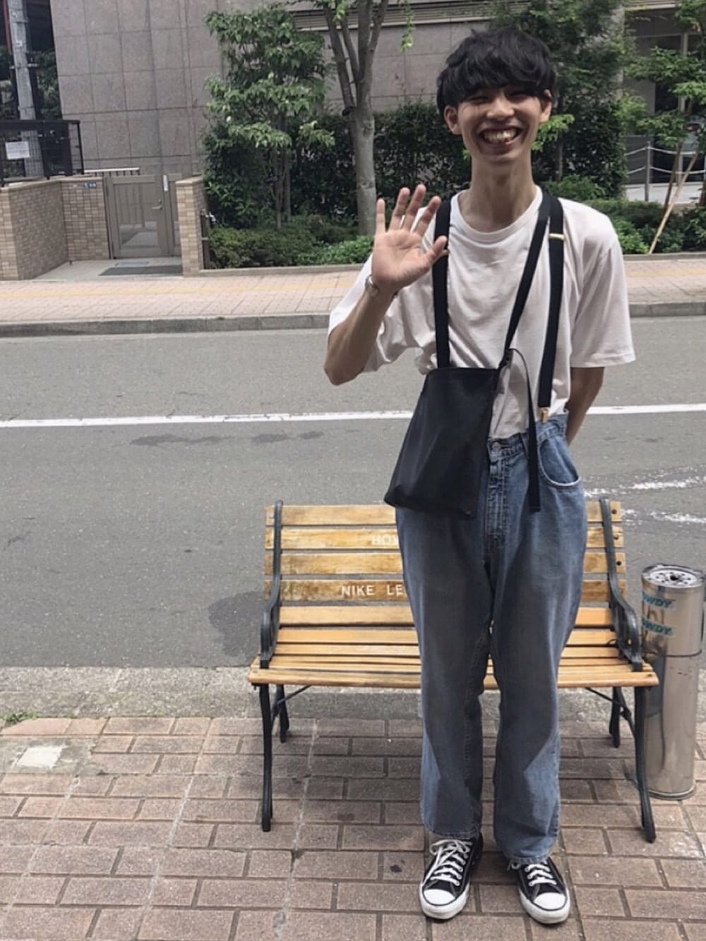 「休日スタイル、タックイン、白Tシャツ、古着MIX、vintage、used、Levi's、デニム、シンプル、サスペンダー」｜「Phlannelのアイテム（Tシャツ/カットソー、ホワイト系）」を使った、muneyukiさん（メンズ・177cm）の夏コーディネートの1枚目の写真