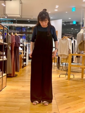 「URBAN RESEARCH DOORS（アーバンリサーチドアーズ）のキャミソールサロペットパンツ（サロペット/オーバーオール、ブラック系）」を使った、ayumimoriyaさん（レディース・155cm）の春コーディネート