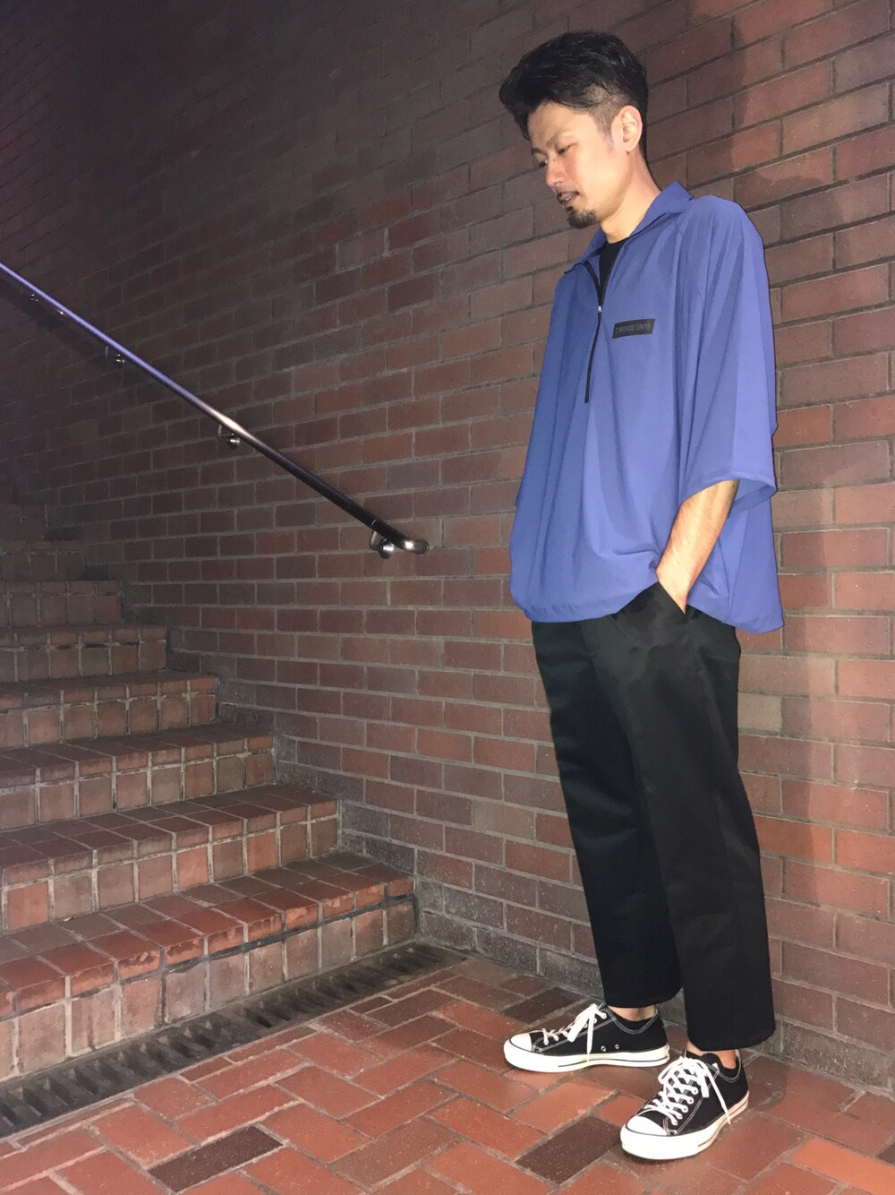「コンバース、コンバーストウキョウ、converse、CONVERSE TOKYO、conversetokyo、オトナカジュアル、ビックシルエット、ブルー、ブラック、ジャージ」｜「CONVERSE TOKYOのビッグシルエット半袖ジャージ（ジャージ、ブルー系）」を使った、haradaさん（メンズ・180cm）の夏コーディネートの1枚目の写真