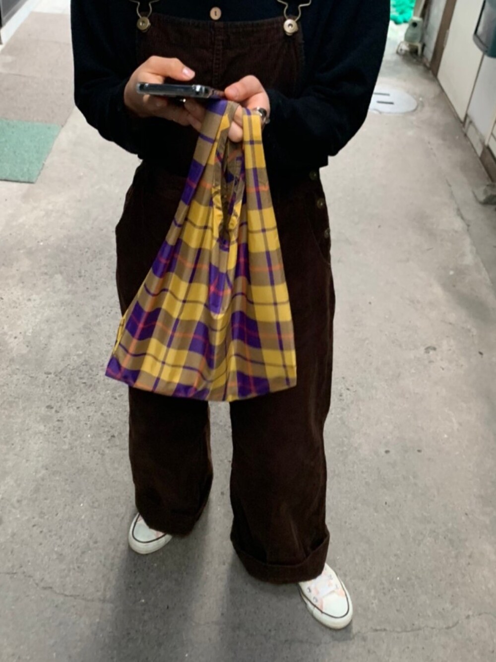 「BAGGU、エコバッグ、チェック、バッグ」｜「BAGGUのBABY BAGGU チェック柄（エコバッグ/サブバッグ、その他）」を使った、　アヤナさん（レディース・155cm）の冬コーディネートの1枚目の写真