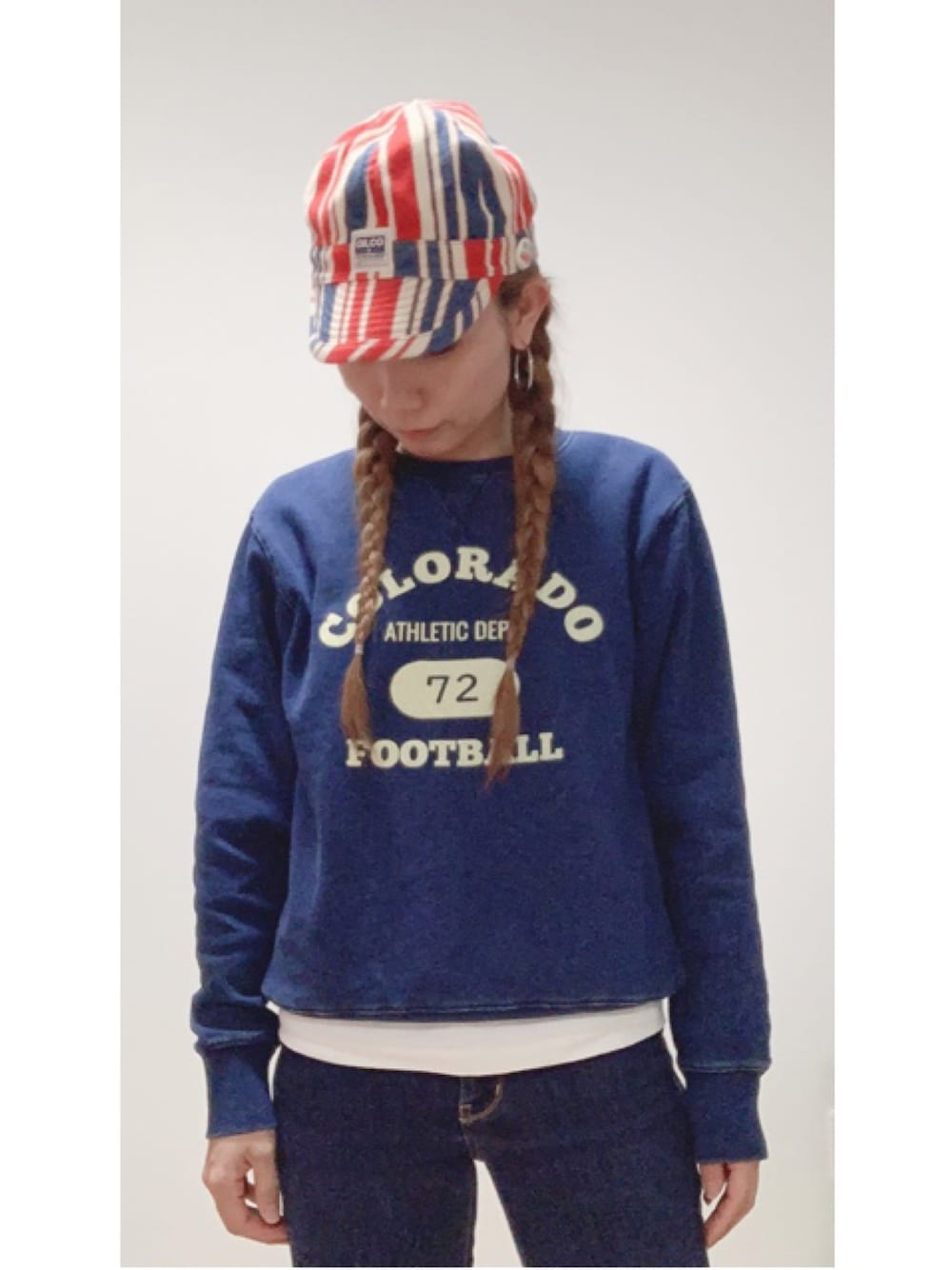 「アメカジ、アメカジ女子部、デニム、インディゴ、スエット、エムズフラッグス、M's FLAGS、msflags、デニデニ、三つ編み」｜「M's FLAGSのアイテム（スウェット、ブルー系）」を使った、nagisaさん（レディース・155cm）の秋コーディネートの1枚目の写真