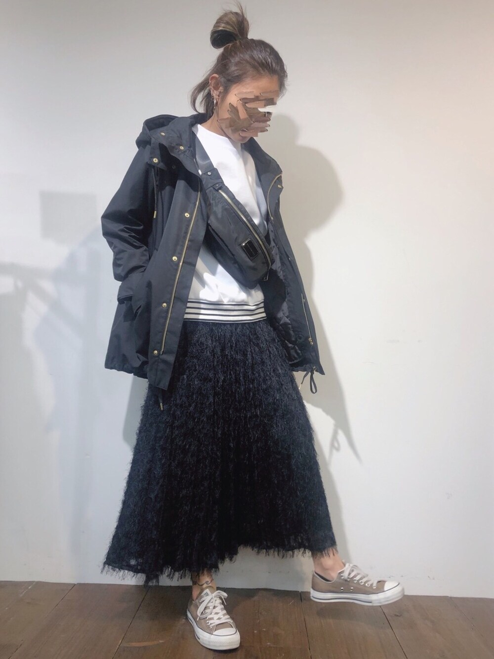 「カジュアルコーデ、春コーデ、シンプル、オトナカジュアル、スニーカー、モノトーン、マキシスカート、コンバース、バンヤードストーム(BARNYARDSTORM)」｜「BARNYARDSTORMのBARNYARDSTORM / ≪GOLF≫ボーダー配色プルオーバー（Tシャツ/カットソー、ホワイト系）」を使った、cocoさん（レディース・162cm）の冬コーディネートの1枚目の写真