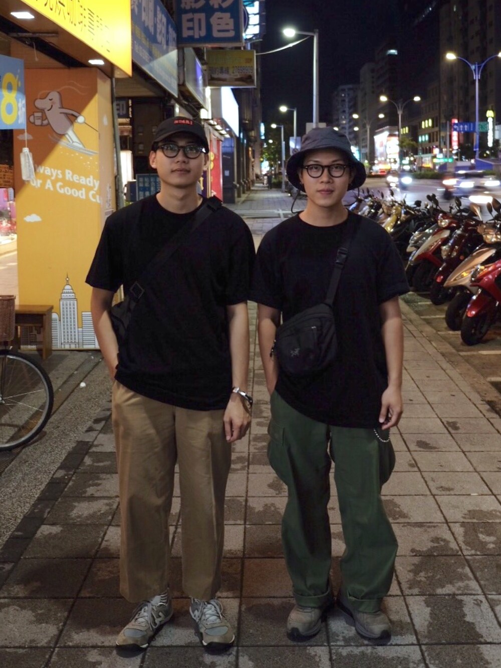 「NEW BALANCEのアイテム（スニーカー、グレー系）」を使った、Zorkさん（メンズ・174cm）の夏コーディネートの1枚目の写真