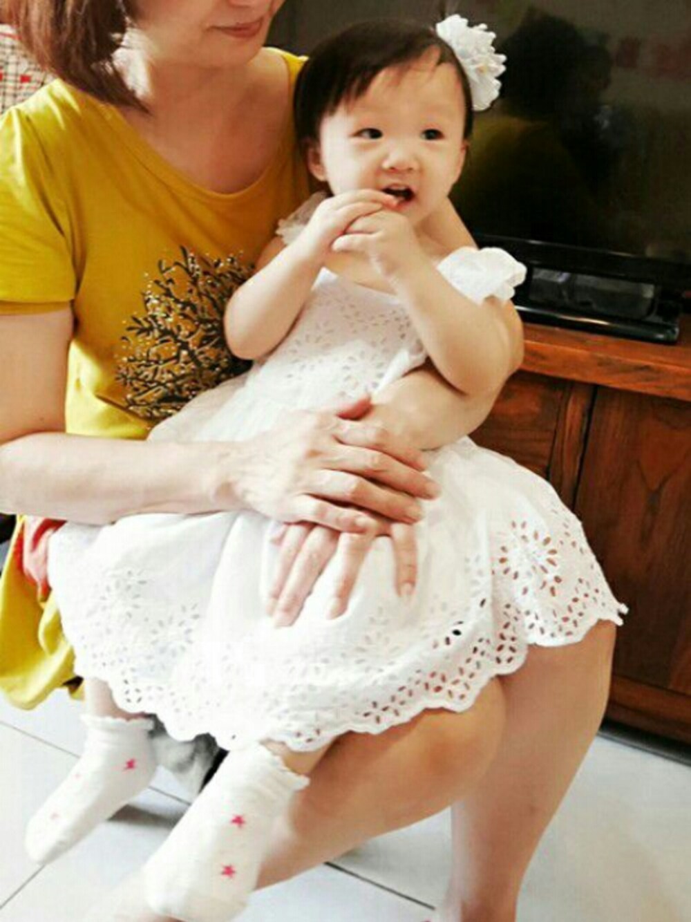 「GAPbaby、生日快樂」｜「Gapbabyのアイテム（チュニック、ホワイト系）」を使った、mimico0604さん（キッズ・70cm）の夏コーディネートの1枚目の写真