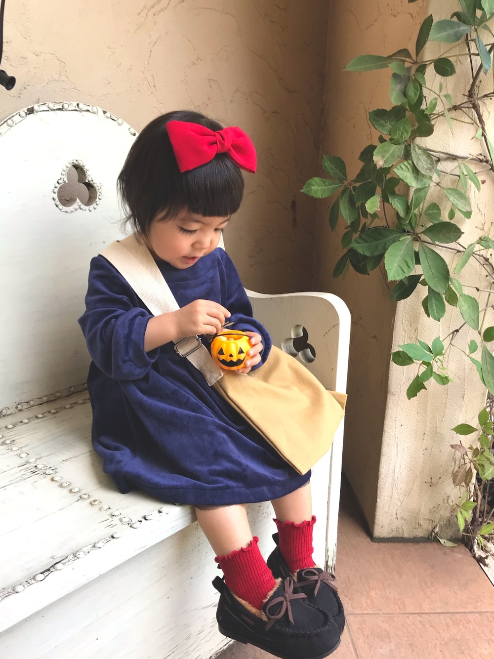 「wearhalloween2019、仮装、プチプラ、ベロア、モカシン、ハロウィン」｜「GLOBAL WORKの【キッズ】リボンカチューシャ18FW/807383（カチューシャ、レッド系）」を使った、gomaさん（キッズ・70cm）の秋コーディネートの1枚目の写真