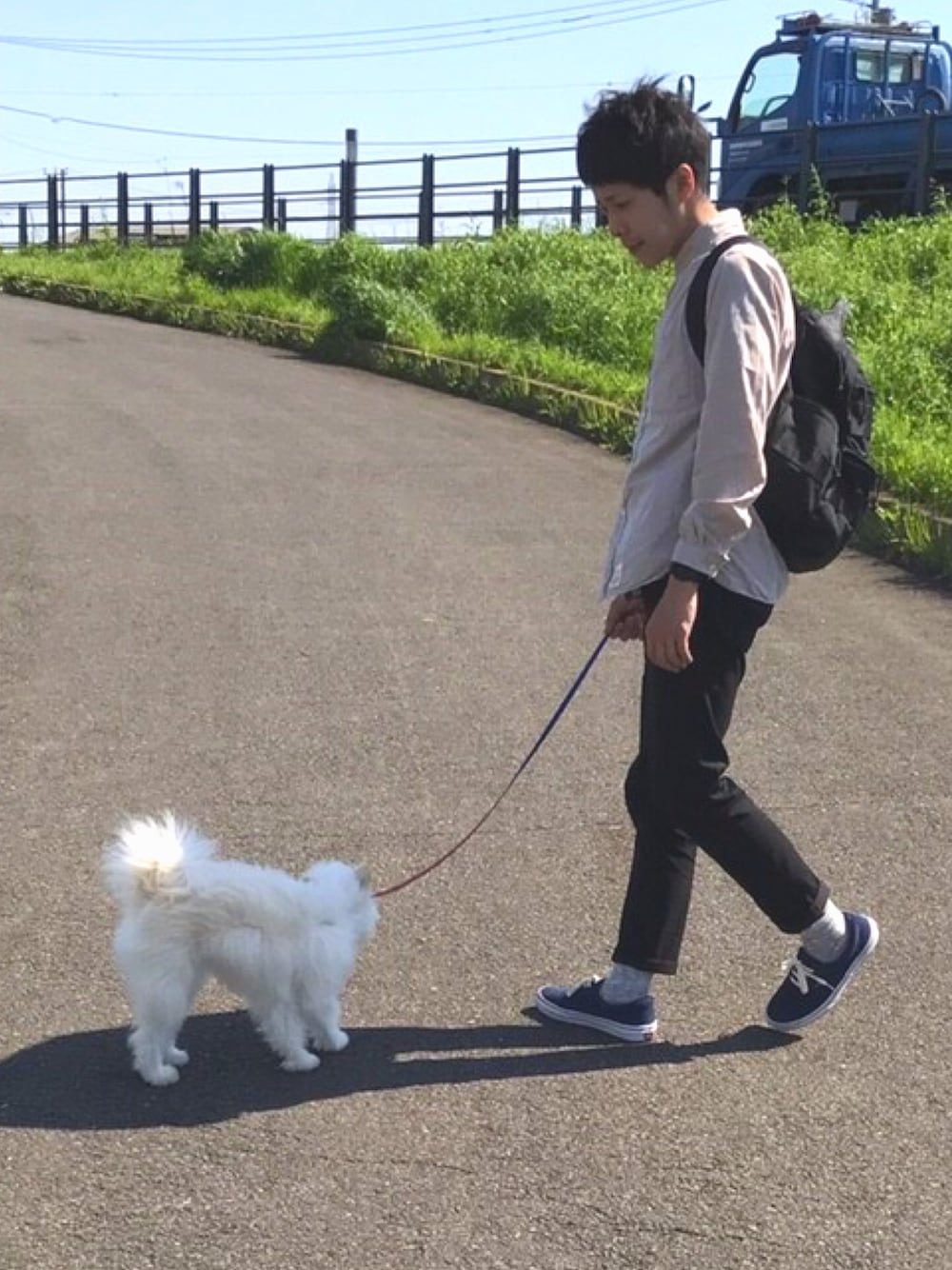 「シンプル」｜「commono reproductsのアイテム（シャツ/ブラウス、ベージュ系）」を使った、 Yoshidaさん（メンズ・168cm）の春コーディネートの1枚目の写真
