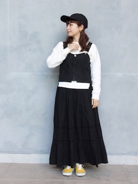 「アイテム（スニーカー、イエロー系）」を使った、AIKAさん（レディース・154cm）の冬コーディネート