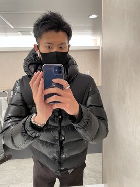 「MONCLER（モンクレール）のアイテム（ダウンジャケット/コート、ブラック系）」を使った、kzm5116さん（メンズ・178cm）の冬コーディネート