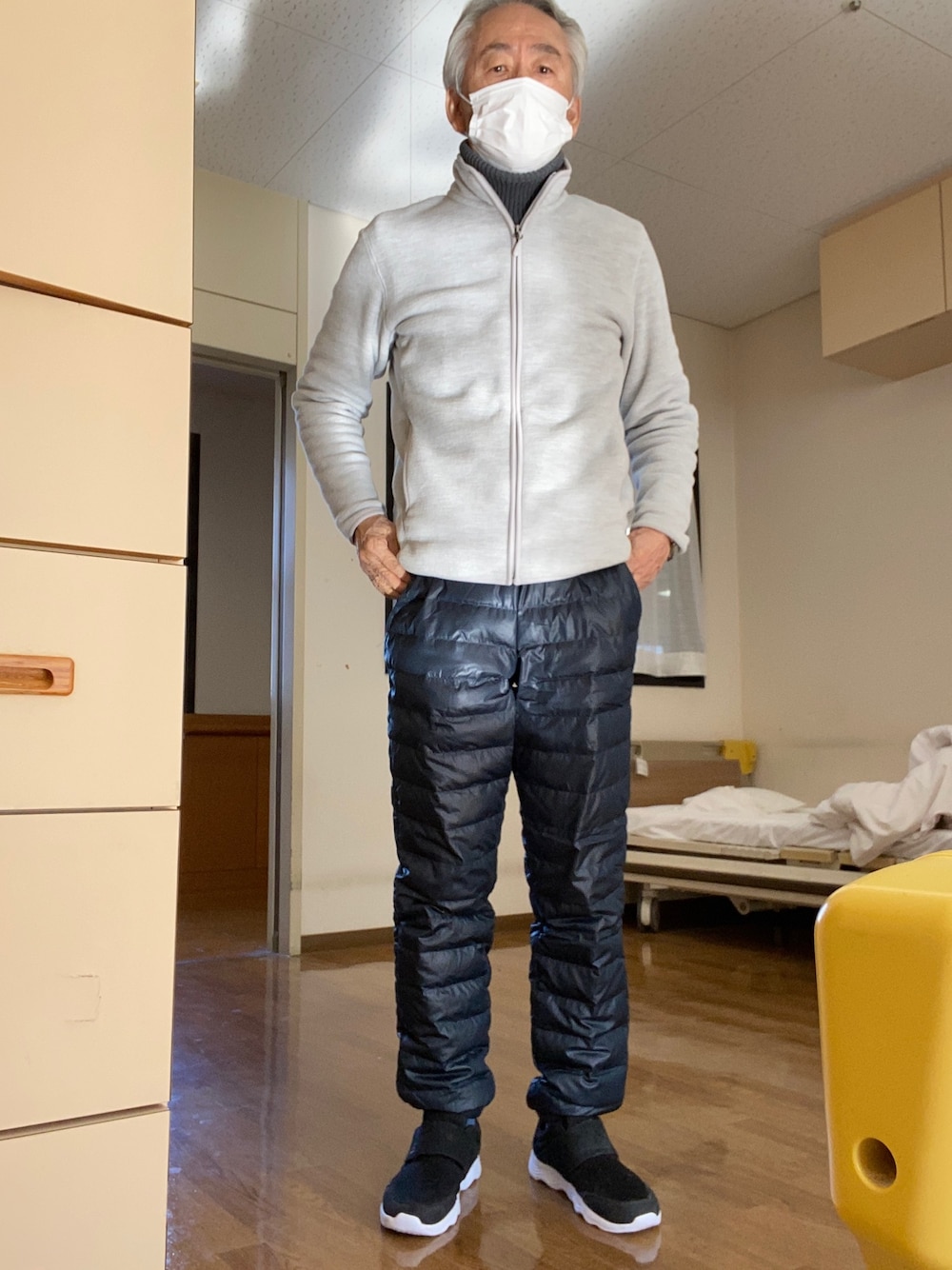 「楽天のアイテム（その他パンツ、グレー系）」を使った、F.minoruさん（メンズ・168cm）の冬コーディネートの1枚目の写真