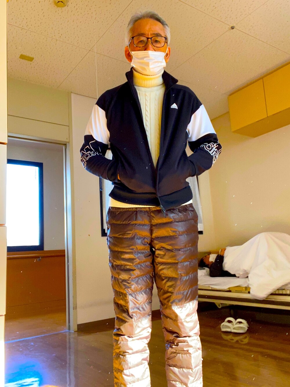 「楽天市場のアイテム（スウェットパンツ、ブラウン系）」を使った、F.minoruさん（メンズ・168cm）の冬コーディネートの1枚目の写真