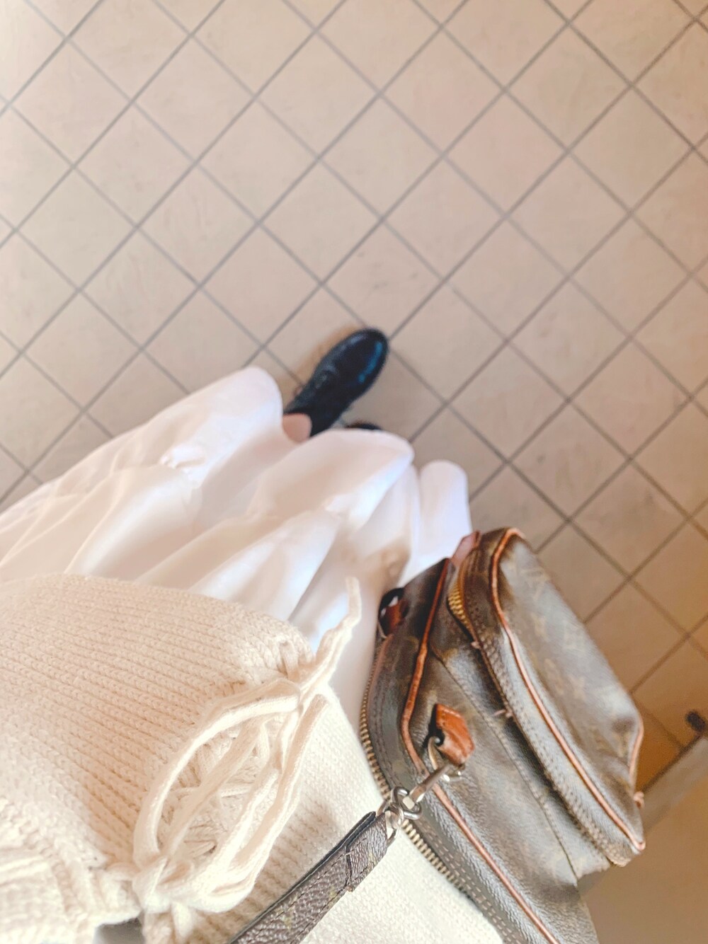 「今日のコーデ、ワンピース、ティアードワンピース、ビスチェ、おでかけコーデ」｜「GUのアイテム（ニット/セーター、ベージュ系）」を使った、あむさん（レディース・160cm）の春コーディネートの1枚目の写真