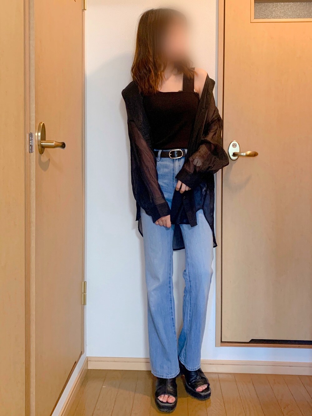 「大人カジュアル、今日のコーデ、夏コーデ、シアーシャツ、フレアデニム、休日スタイル、オトナ女子、ootd、デニム、アシンメトリートップス」｜「GUのアイテム（タンクトップ、ブラック系）」を使った、あむさん（レディース・160cm）の夏コーディネートの1枚目の写真