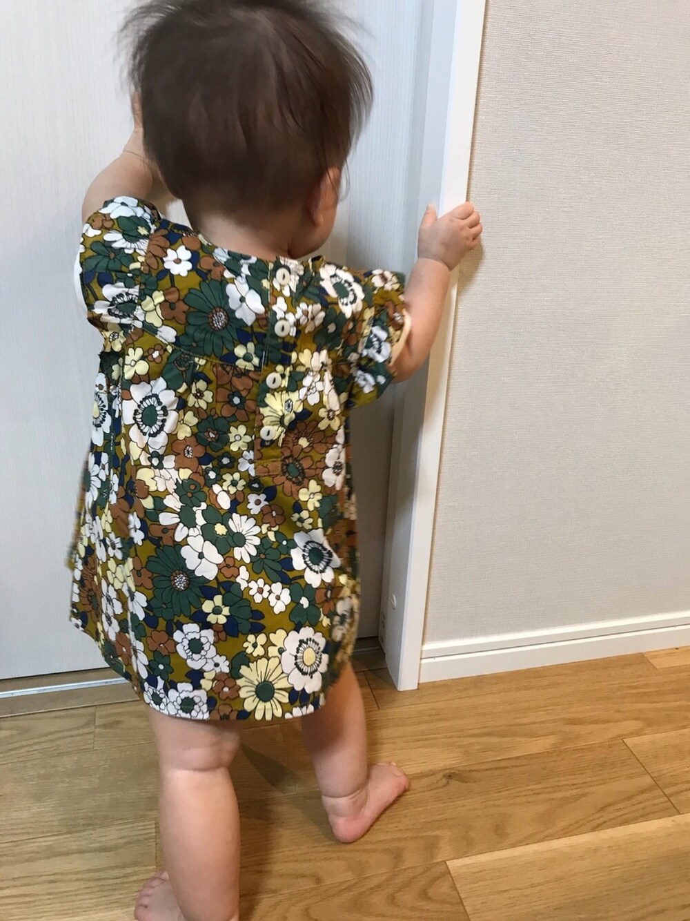 「秋服準備はじめました」｜「Love&Peace&Moneyのレトロフラワー　チュニック（チュニック、イエロー系）」を使った、ぴーさん（キッズ・70cm）の秋コーディネートの1枚目の写真
